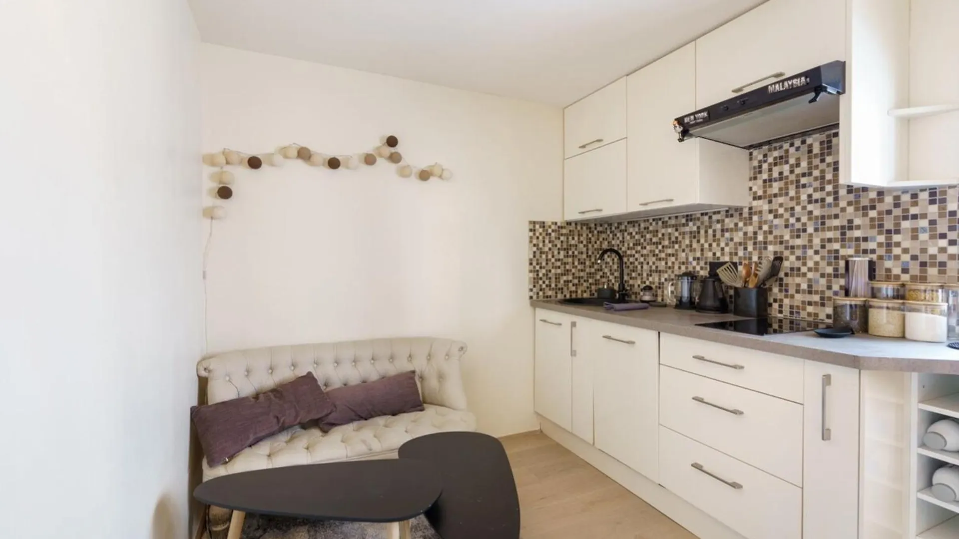 Central & Stylish 1Bd Duplex W Gardenmontmartre! contacts