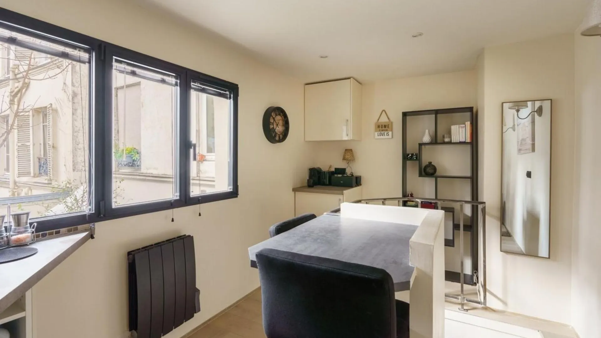 Central & Stylish 1Bd Duplex W Gardenmontmartre! Paris