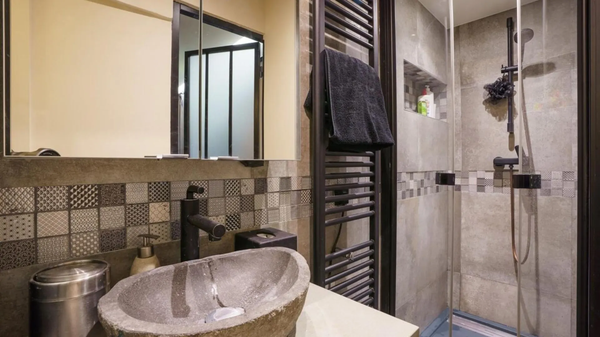 Central & Stylish 1Bd Duplex W Gardenmontmartre! Paris Apartment