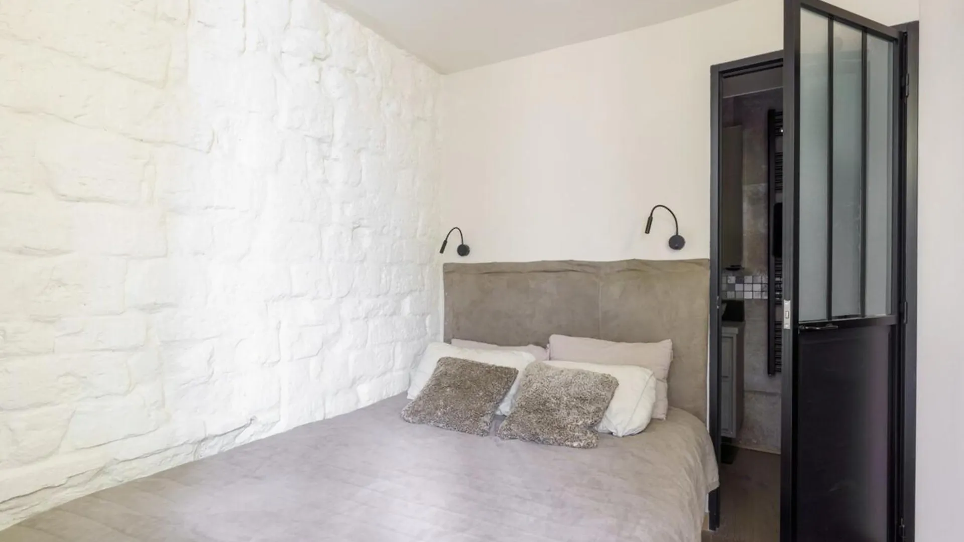 Central & Stylish 1Bd Duplex W Gardenmontmartre! Paris 0*,  France